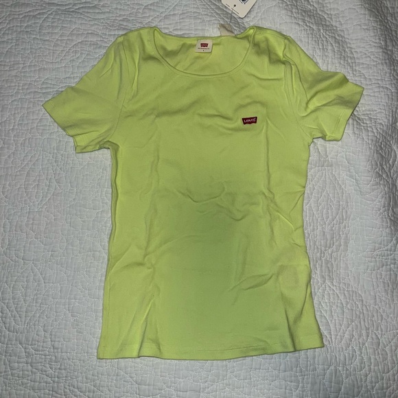 Levi's Tops - Levi's Green Fitted Short Sleeve Tee